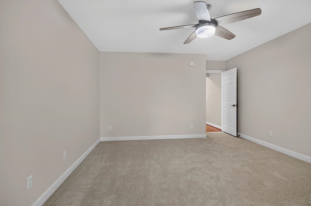 21 HICKORY NUT LN