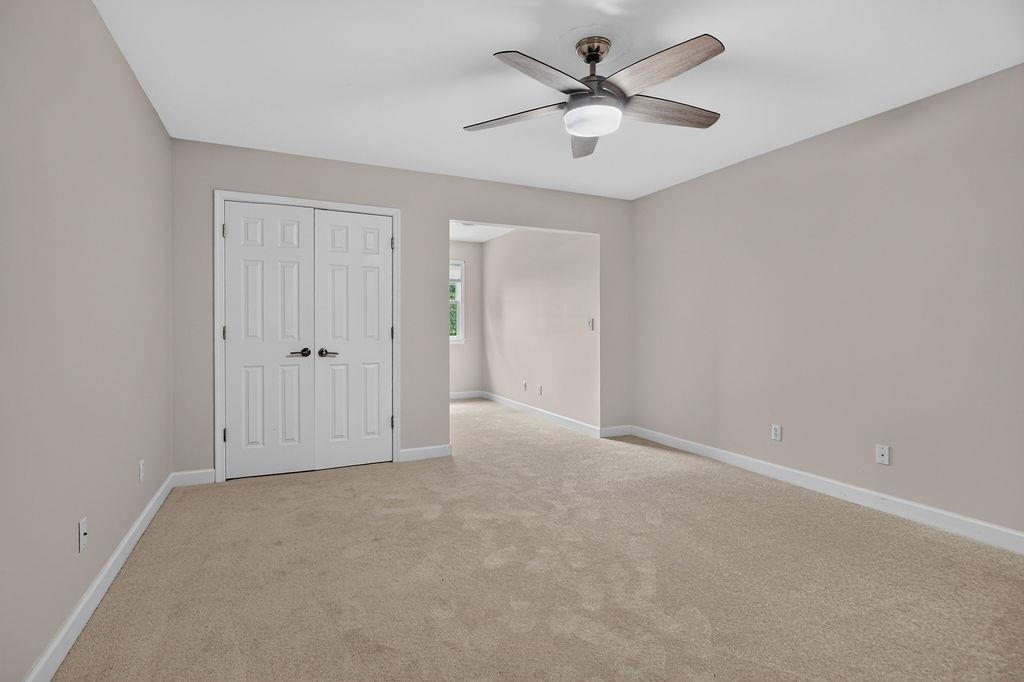 21 HICKORY NUT LN