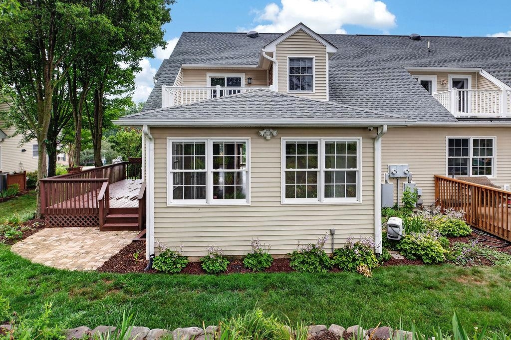 21 HICKORY NUT LN