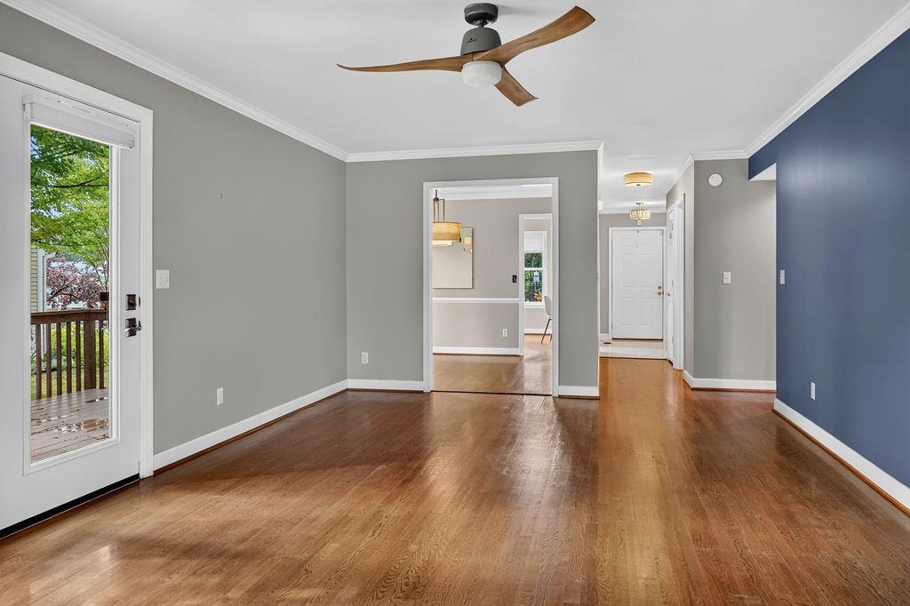 21 HICKORY NUT LN