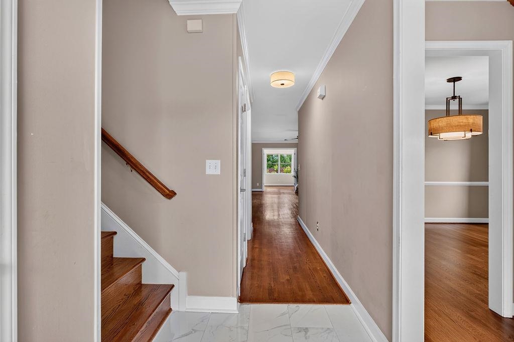 21 HICKORY NUT LN