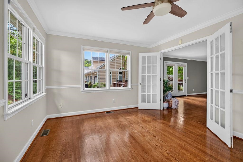21 HICKORY NUT LN