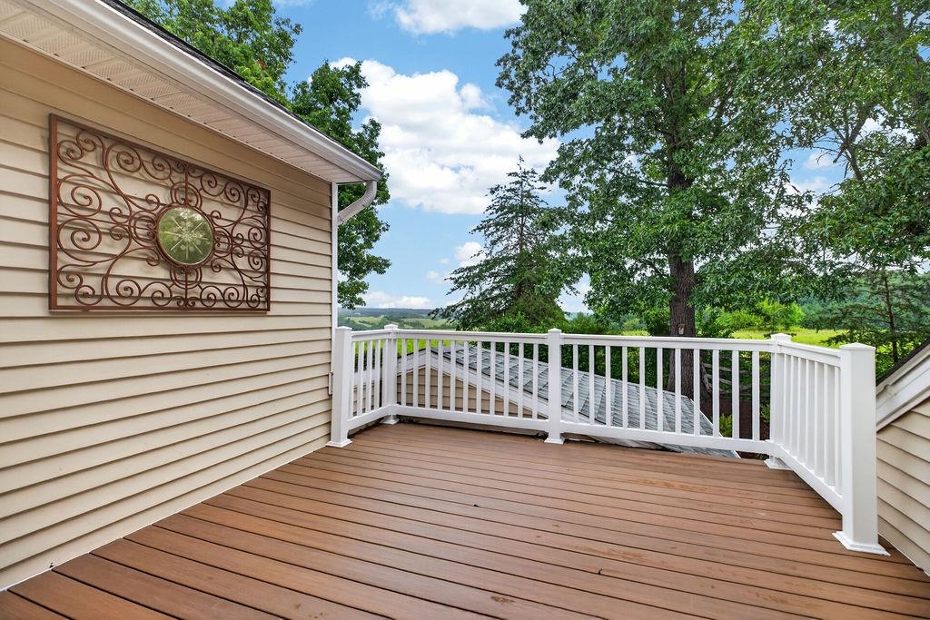 21 HICKORY NUT LN