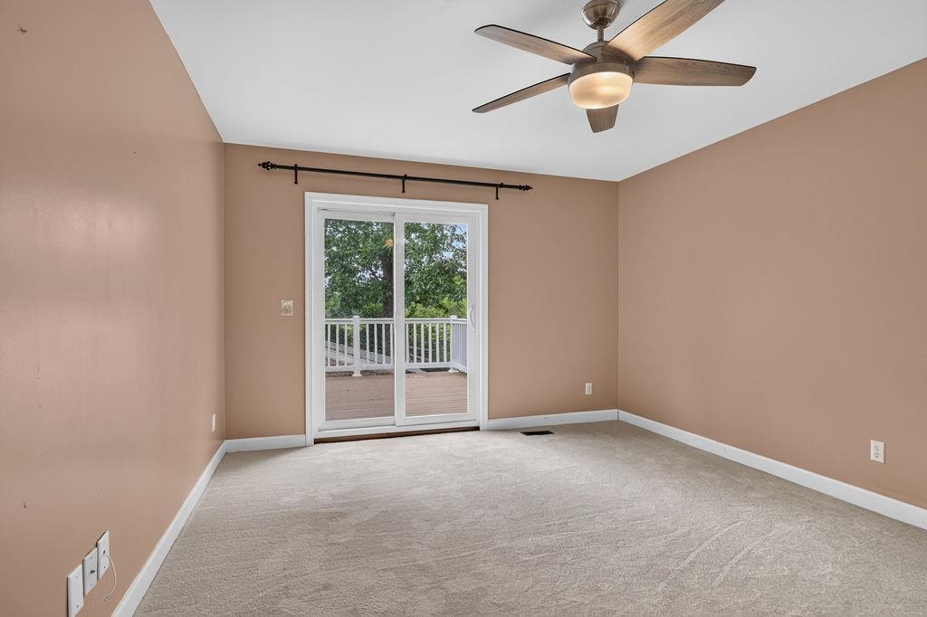 21 HICKORY NUT LN