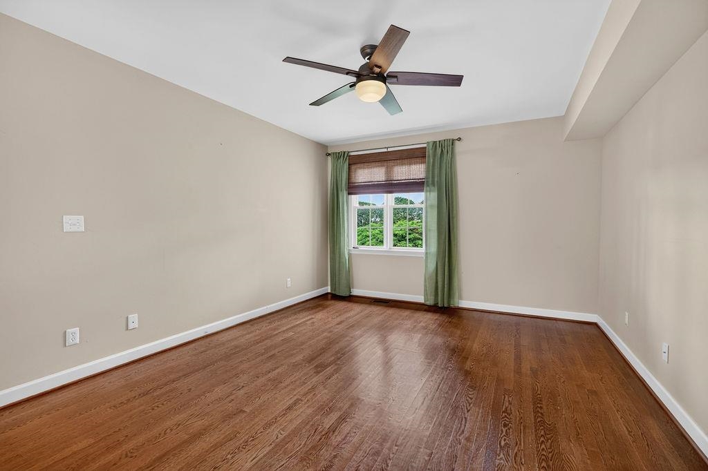 21 HICKORY NUT LN