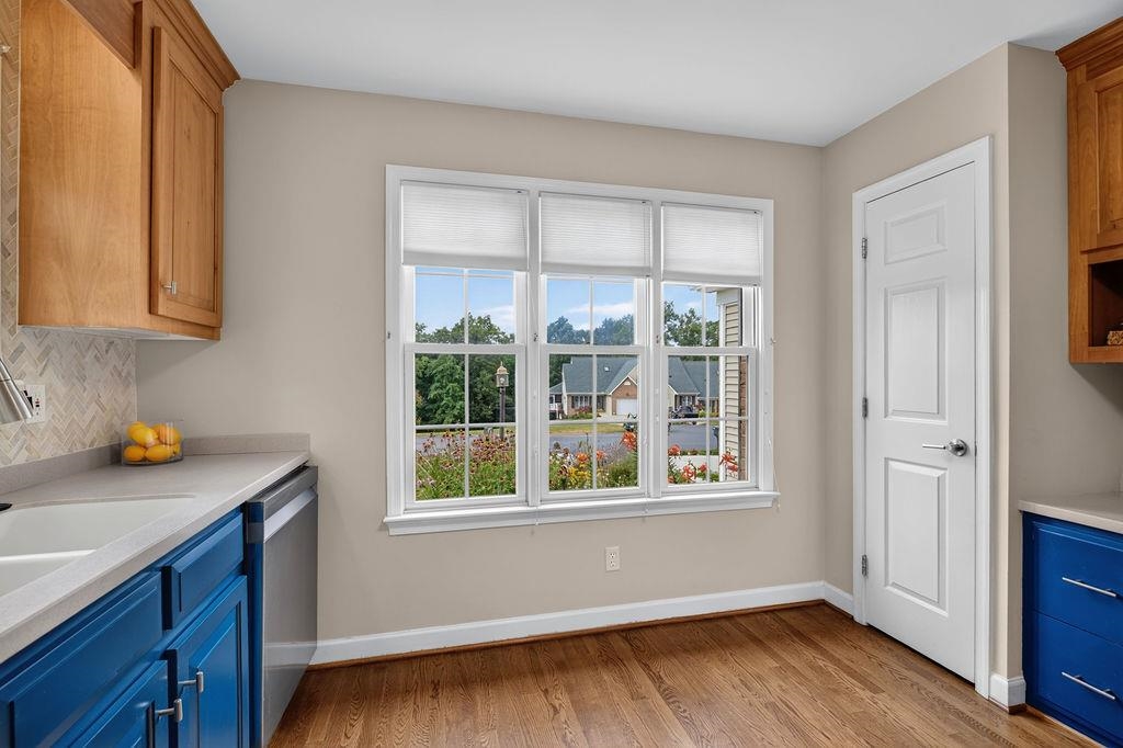 21 HICKORY NUT LN