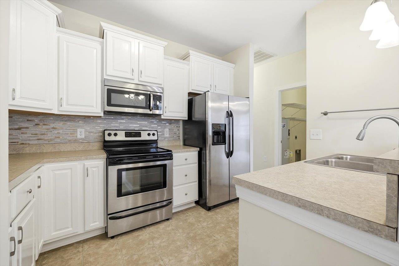 26 WINDGATE CIR Unit: 104