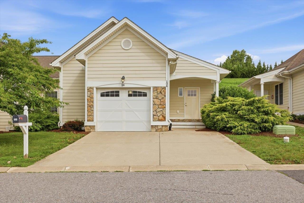 26 WINDGATE CIR Unit: 104