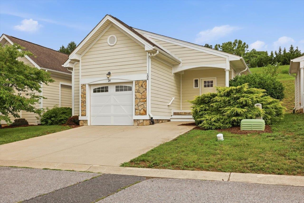 26 WINDGATE CIR Unit: 104