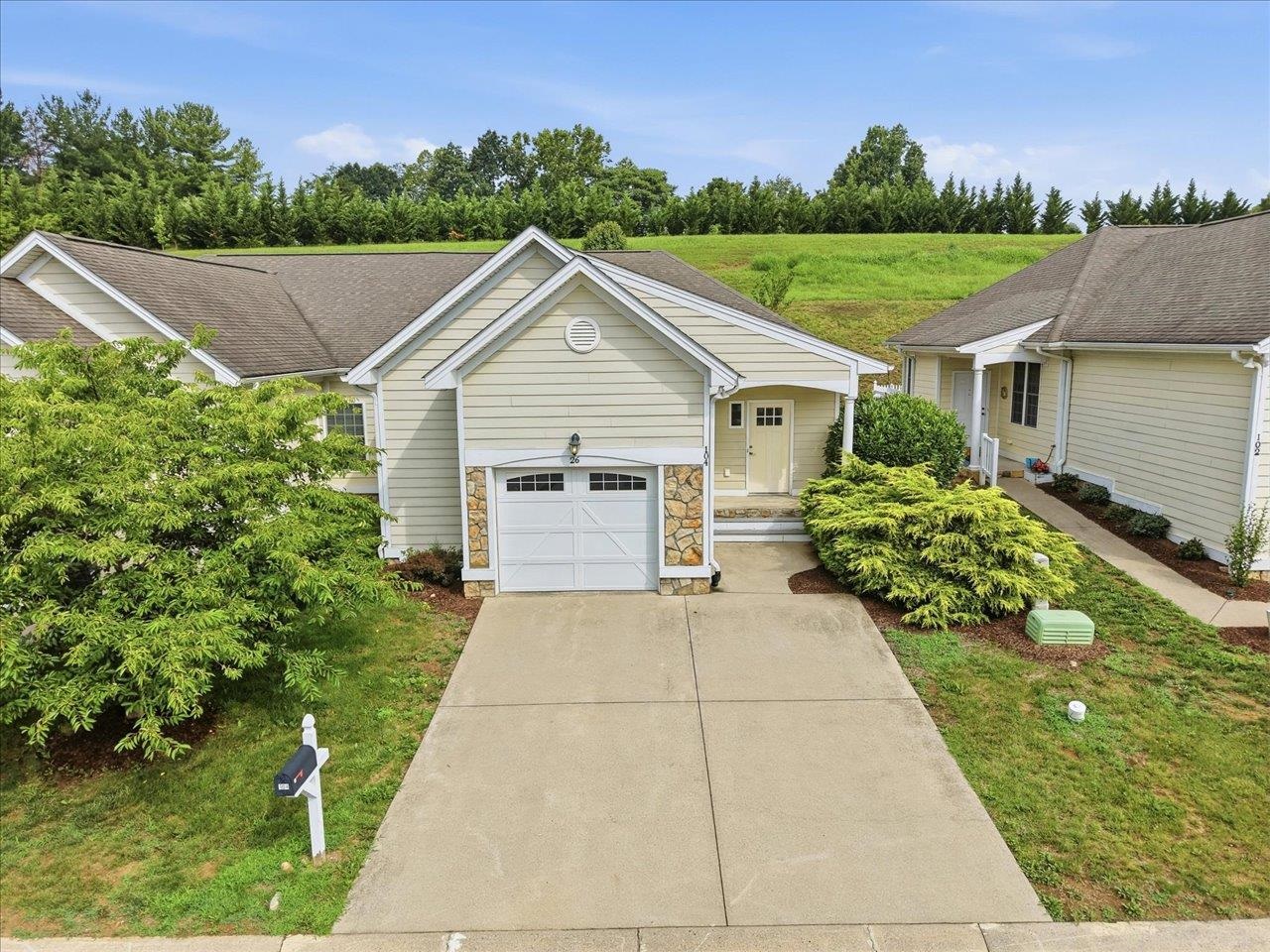 26 WINDGATE CIR Unit: 104