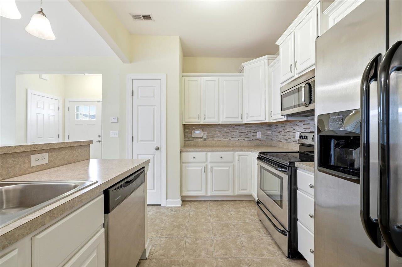 26 WINDGATE CIR Unit: 104