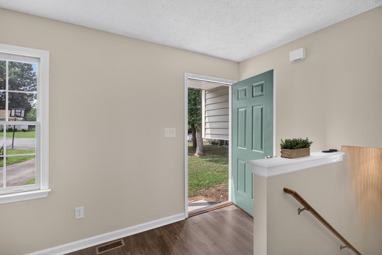 14 KINGSTON CT