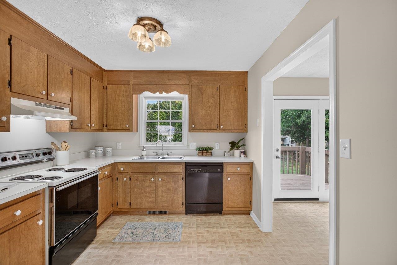14 KINGSTON CT