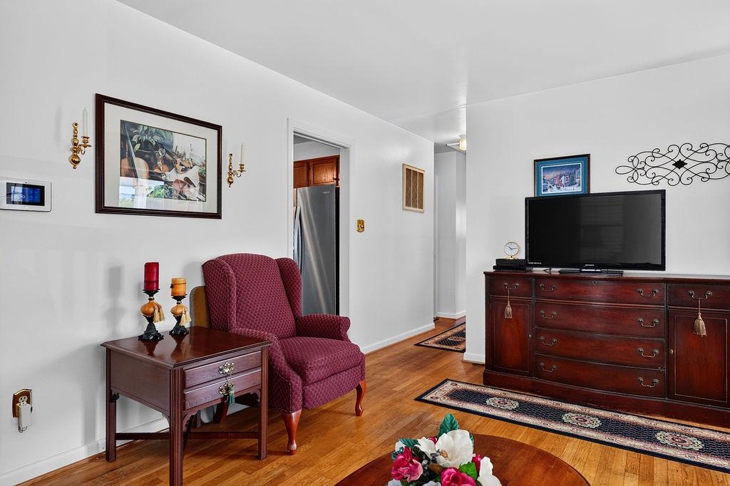 131 EDWARD AVE