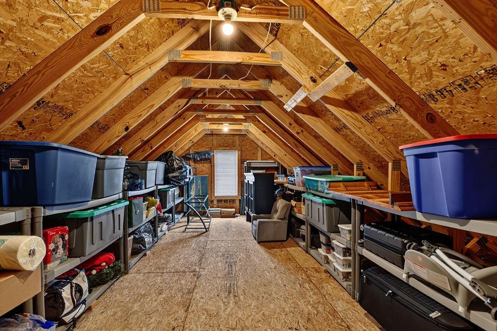 204 JOCELYN LN