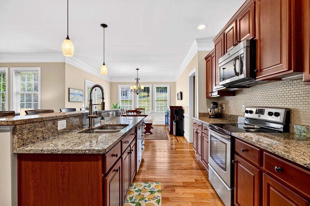 204 JOCELYN LN