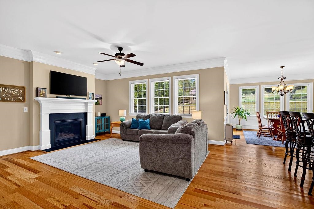 204 JOCELYN LN