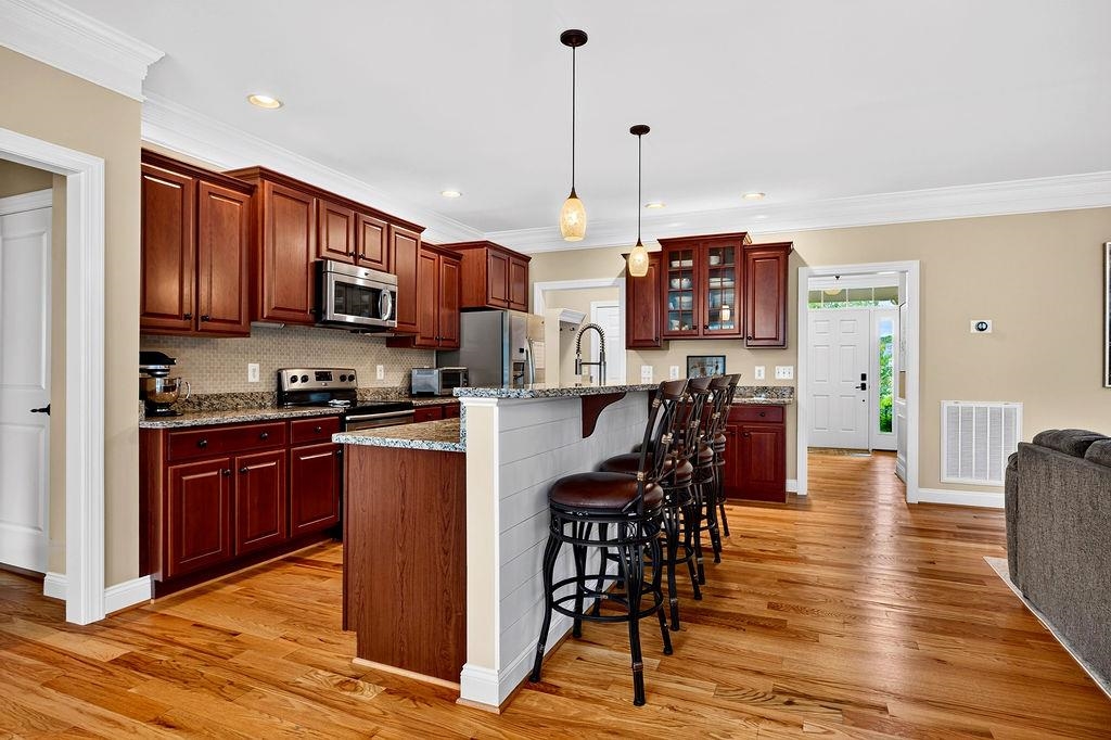 204 JOCELYN LN