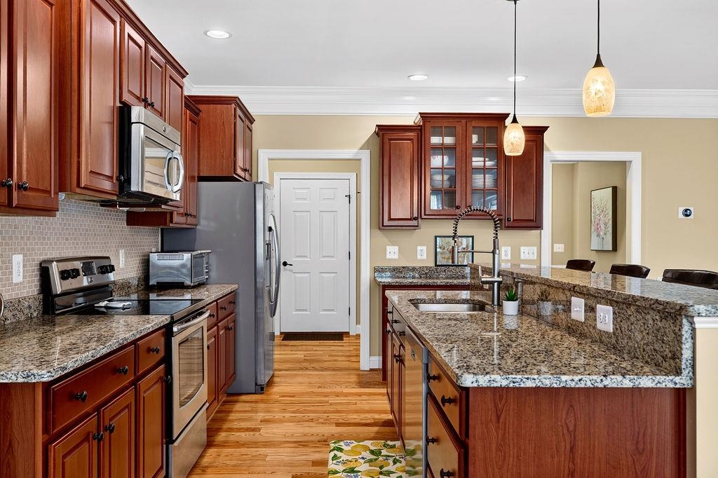 204 JOCELYN LN