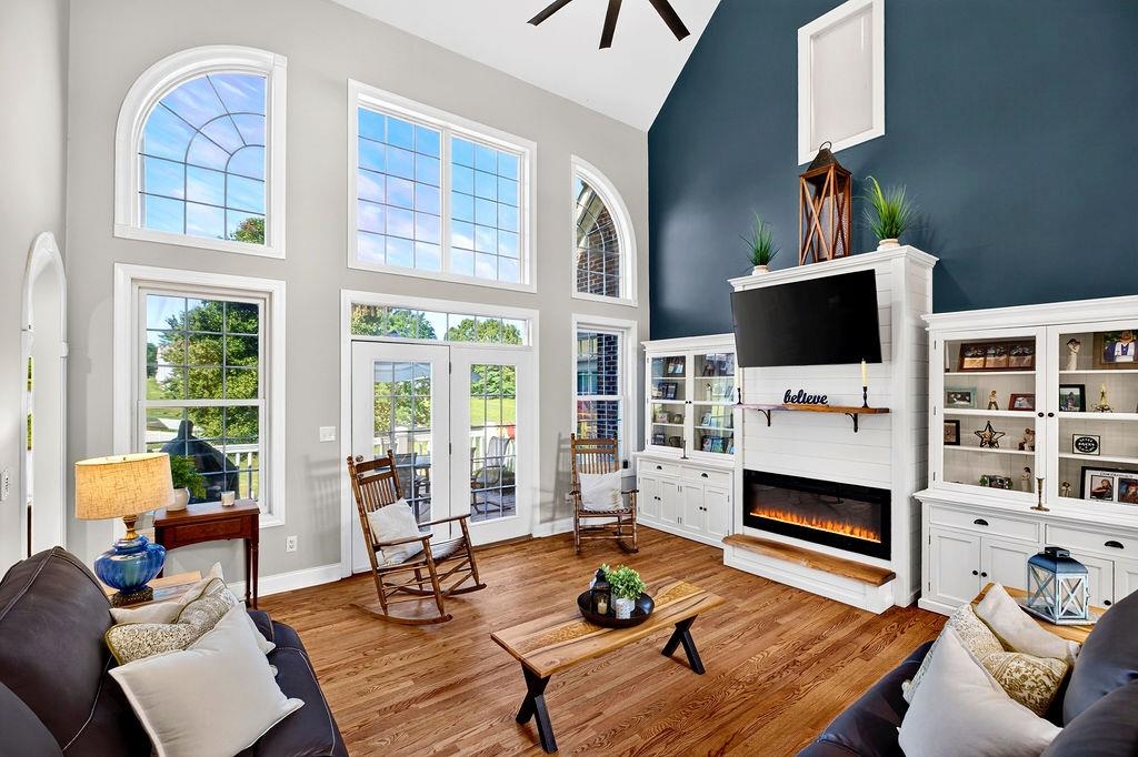 61 MEADOW GLEN DR