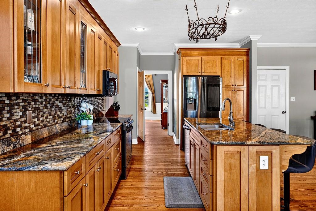 61 MEADOW GLEN DR