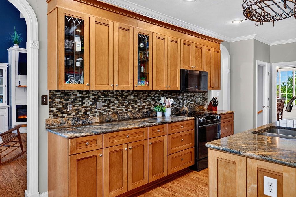 61 MEADOW GLEN DR