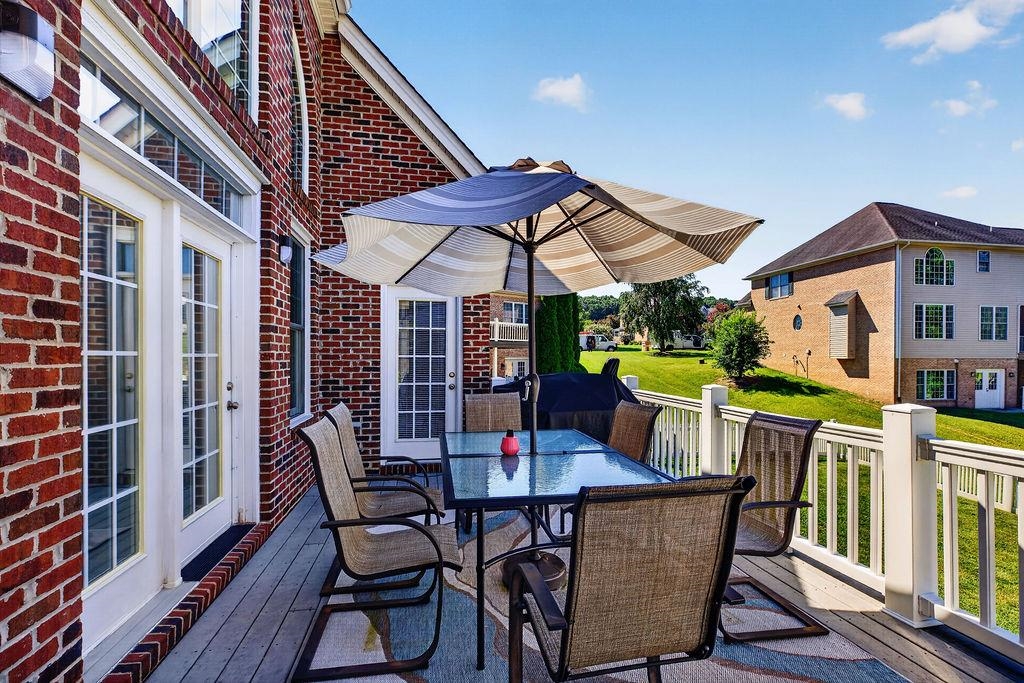 61 MEADOW GLEN DR