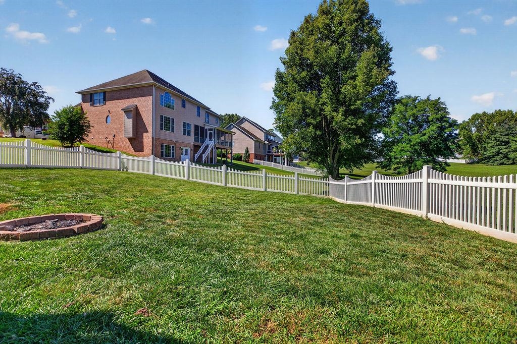 61 MEADOW GLEN DR