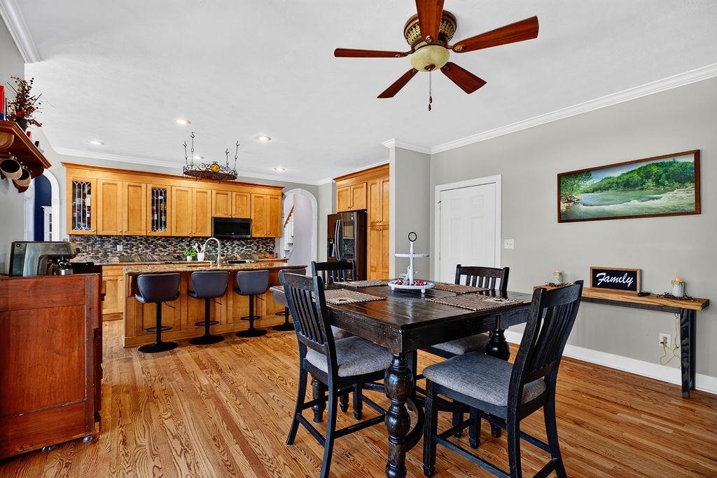 61 MEADOW GLEN DR