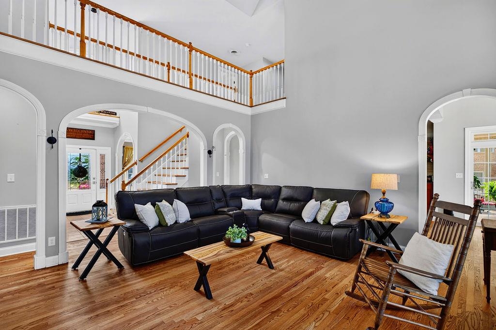 61 MEADOW GLEN DR