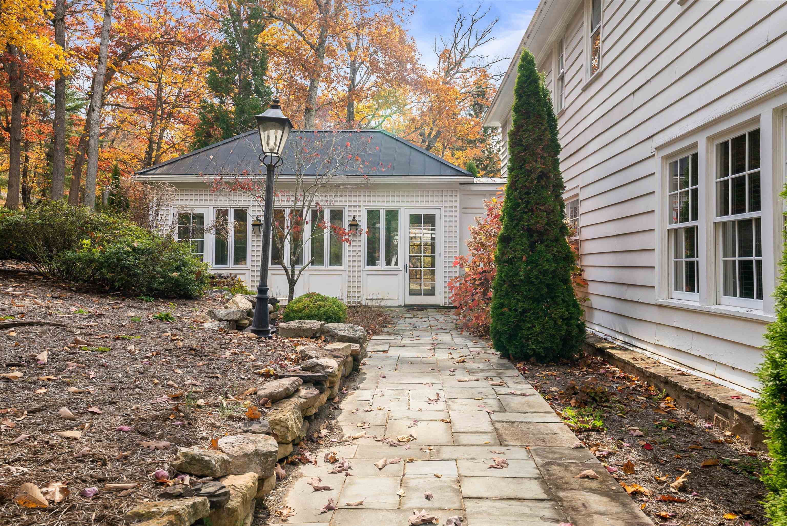 1068 SHEEP MEADOW RD