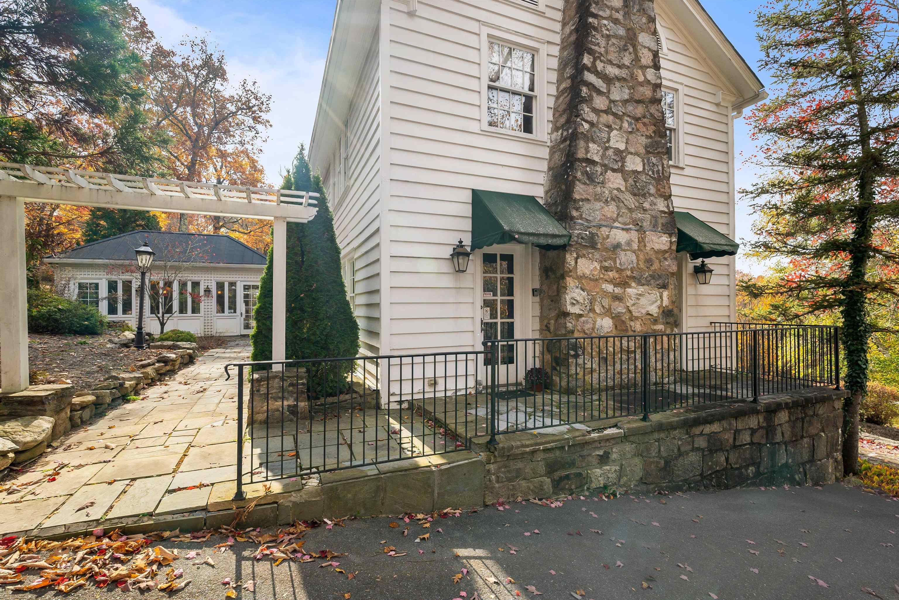 1068 SHEEP MEADOW RD