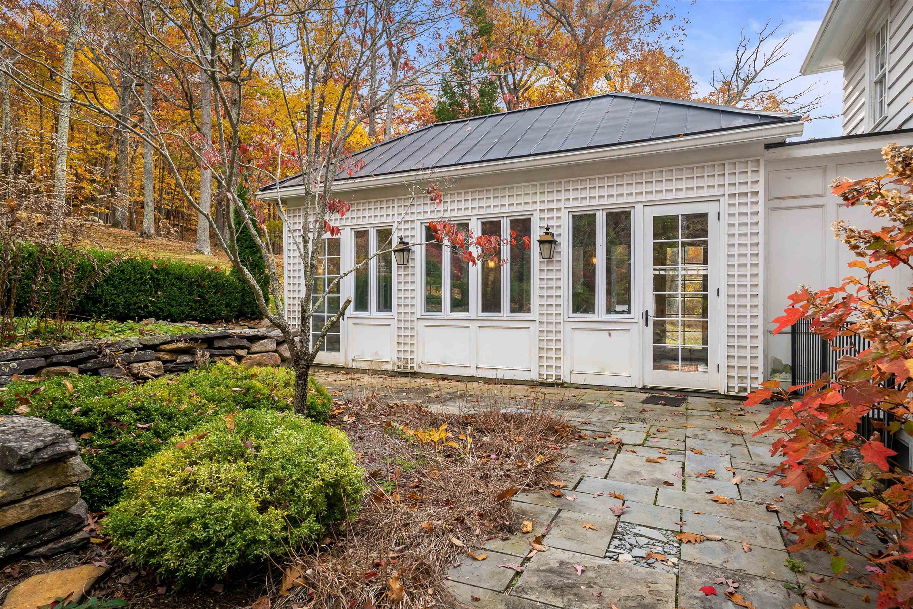 1068 SHEEP MEADOW RD