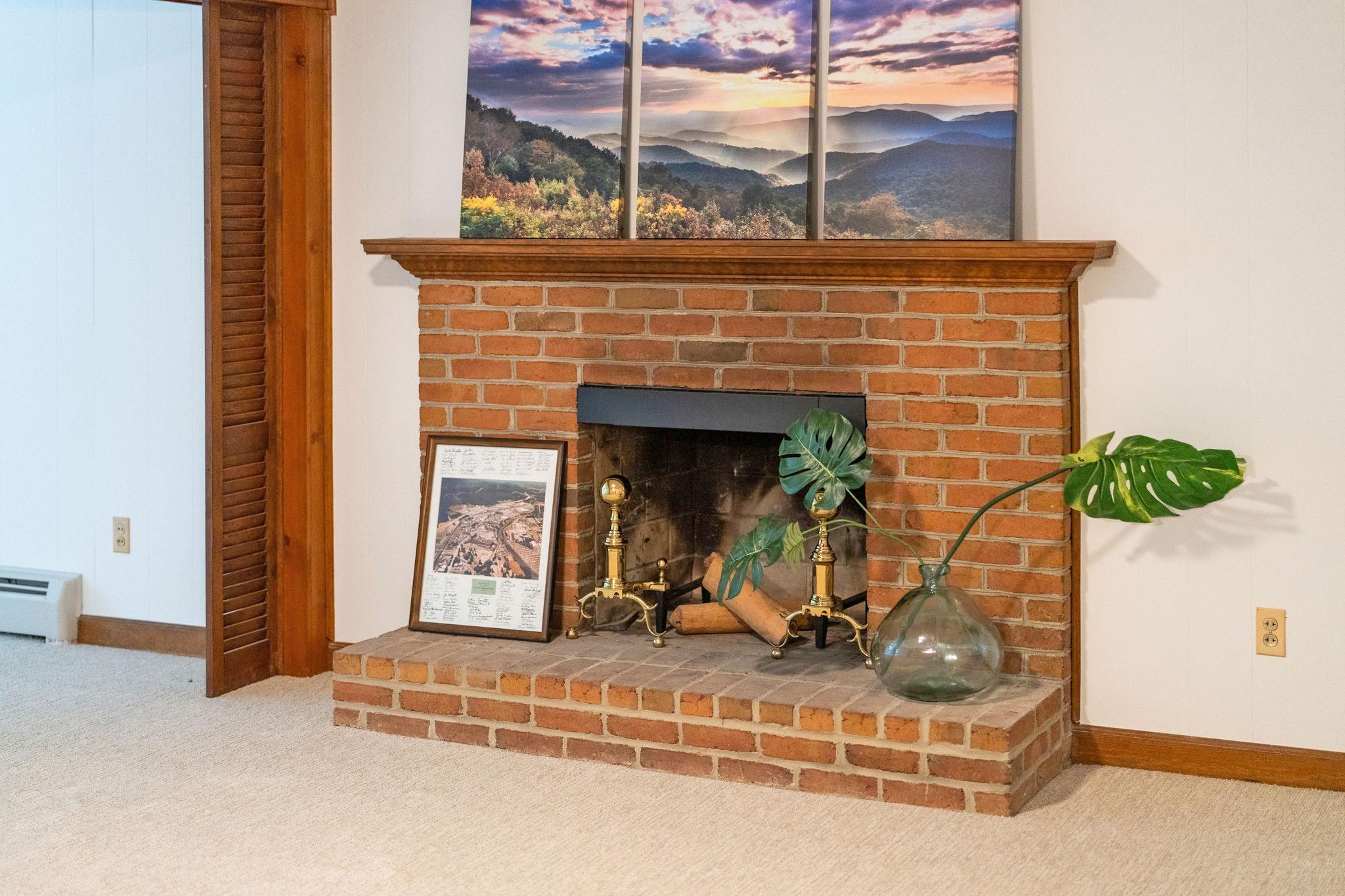 900 FAIRWAY DR