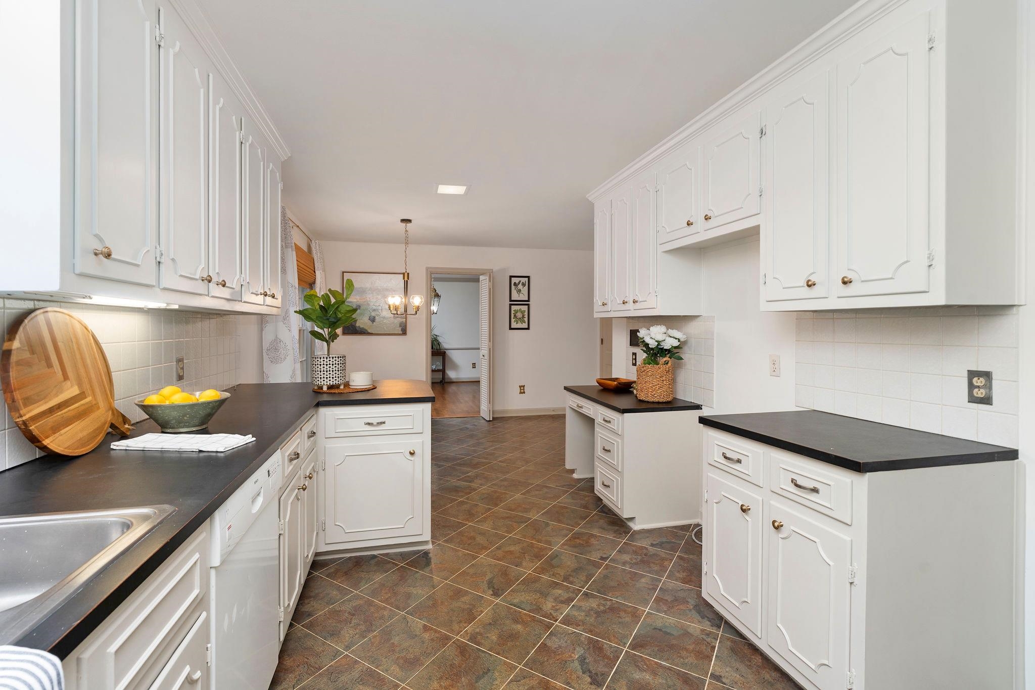 900 FAIRWAY DR