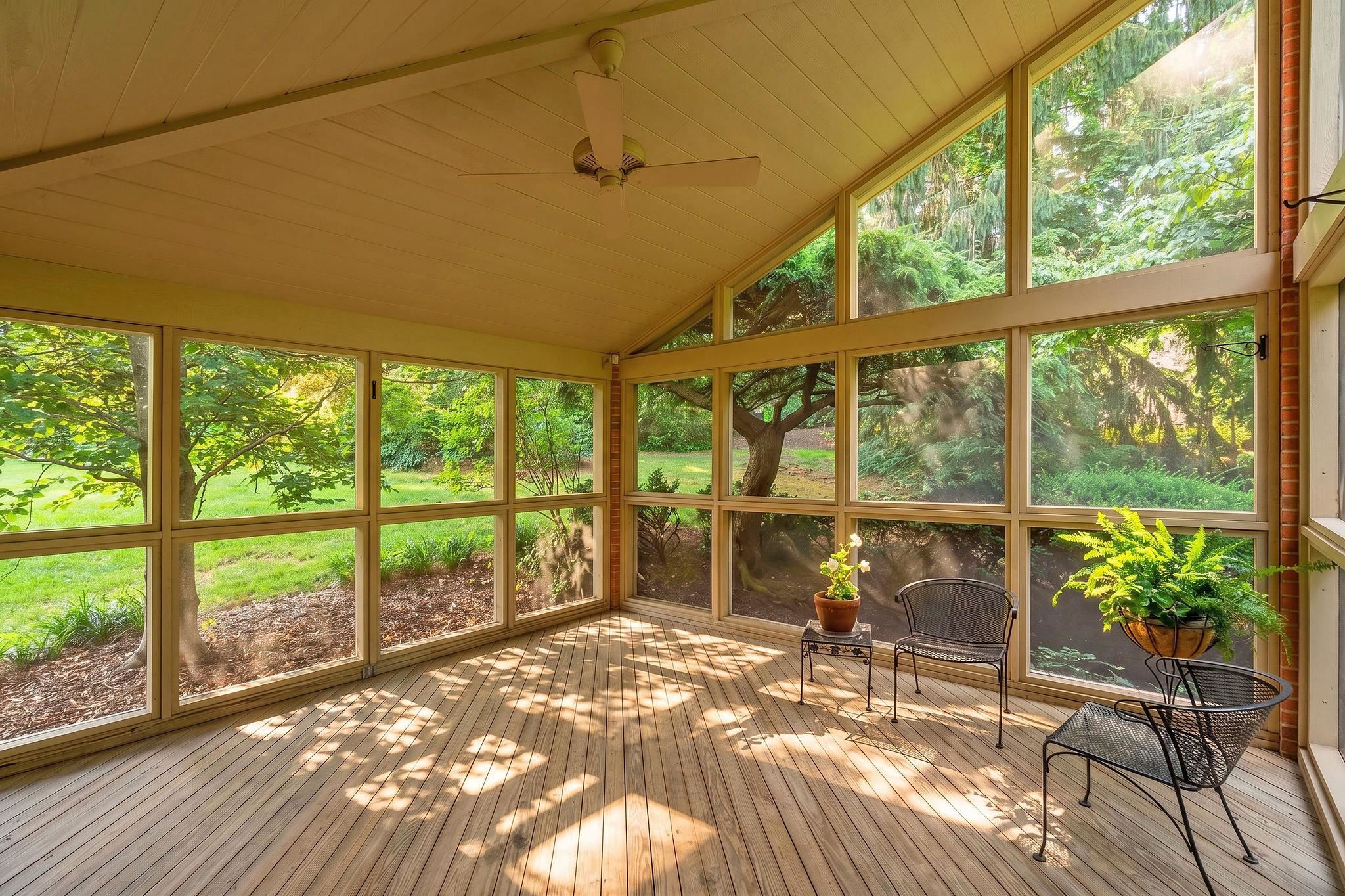 900 FAIRWAY DR