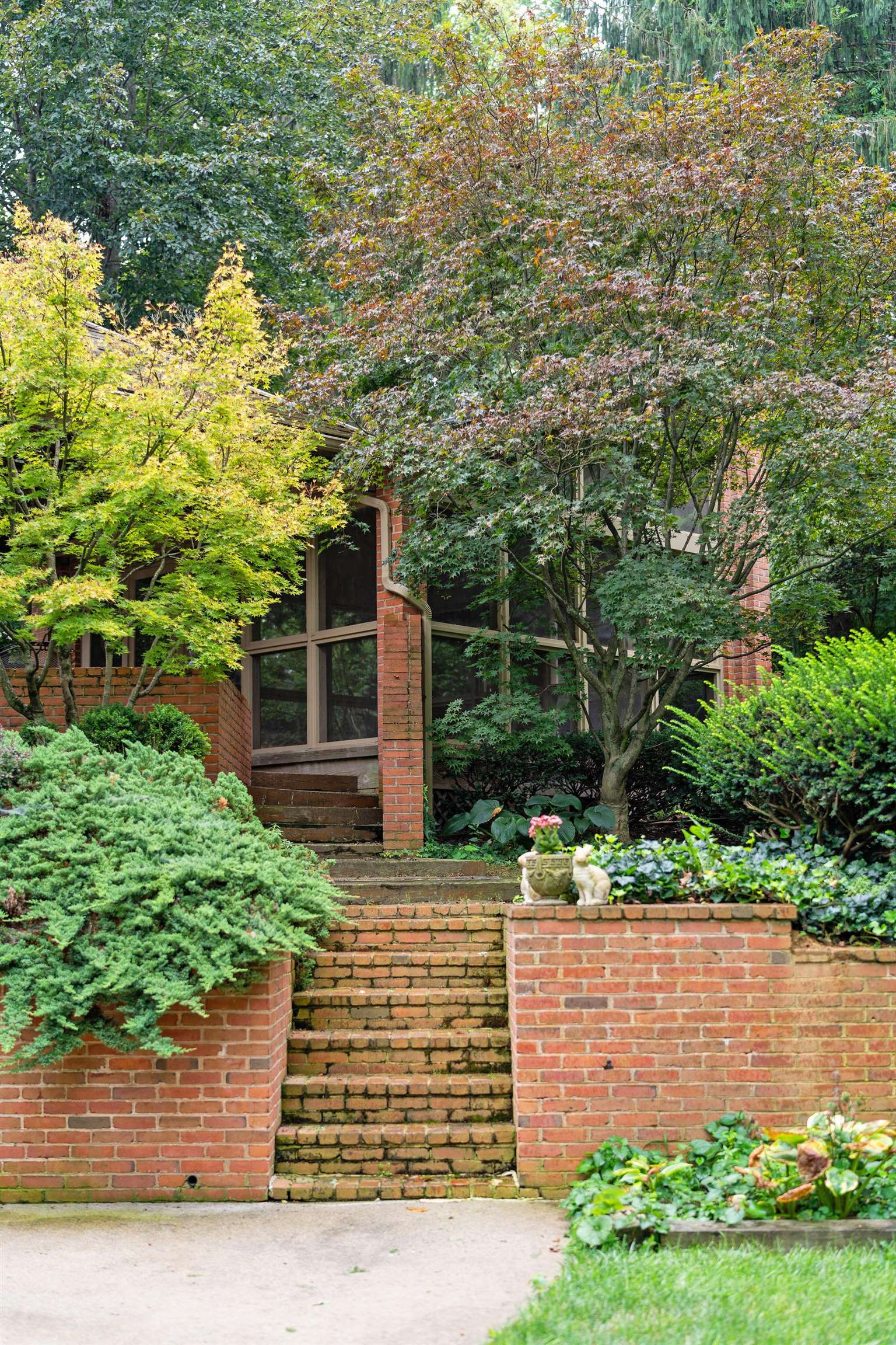 900 FAIRWAY DR