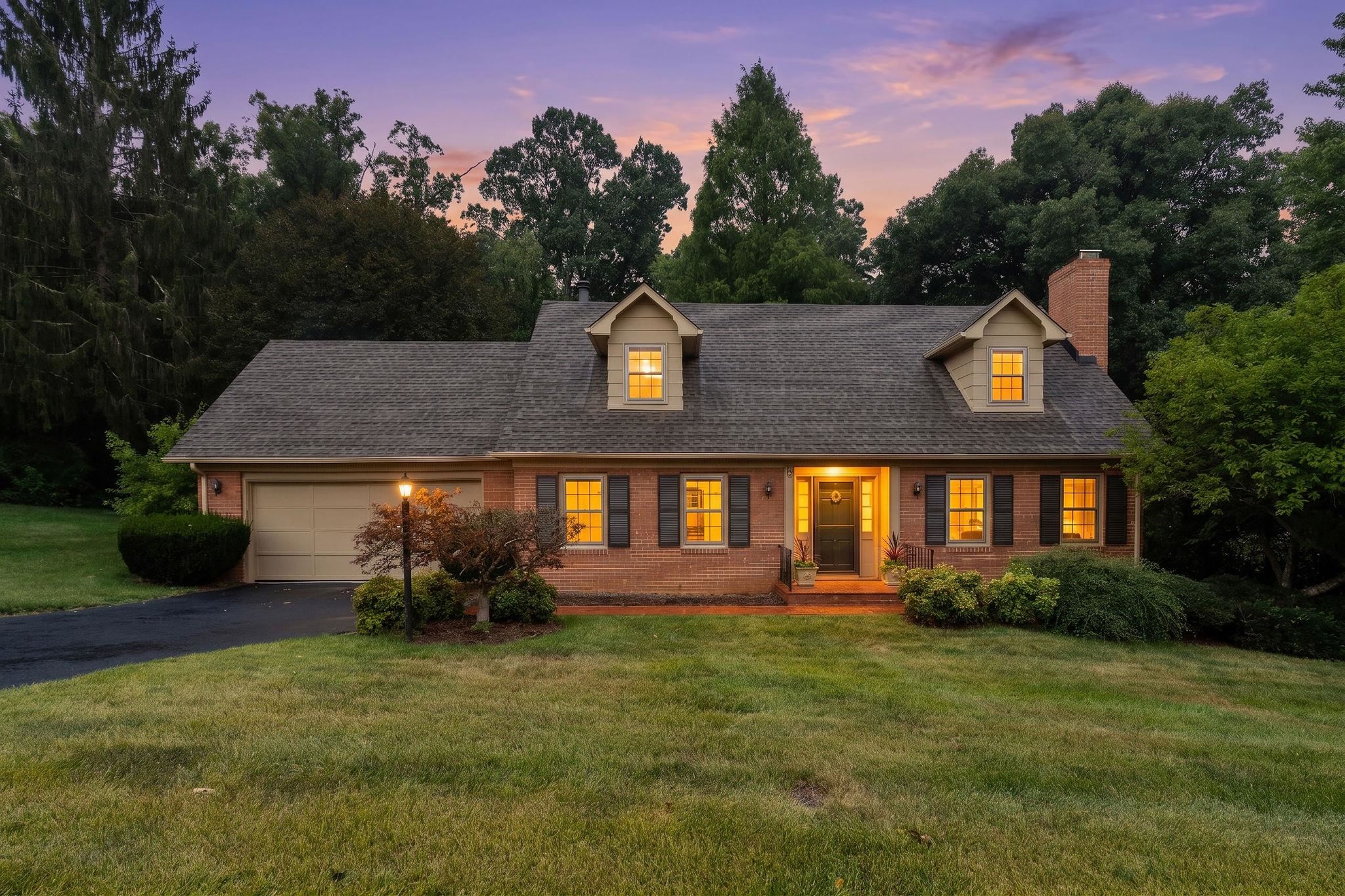 900 FAIRWAY DR