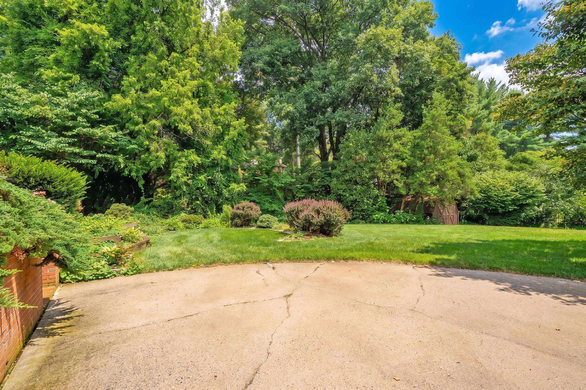 900 FAIRWAY DR