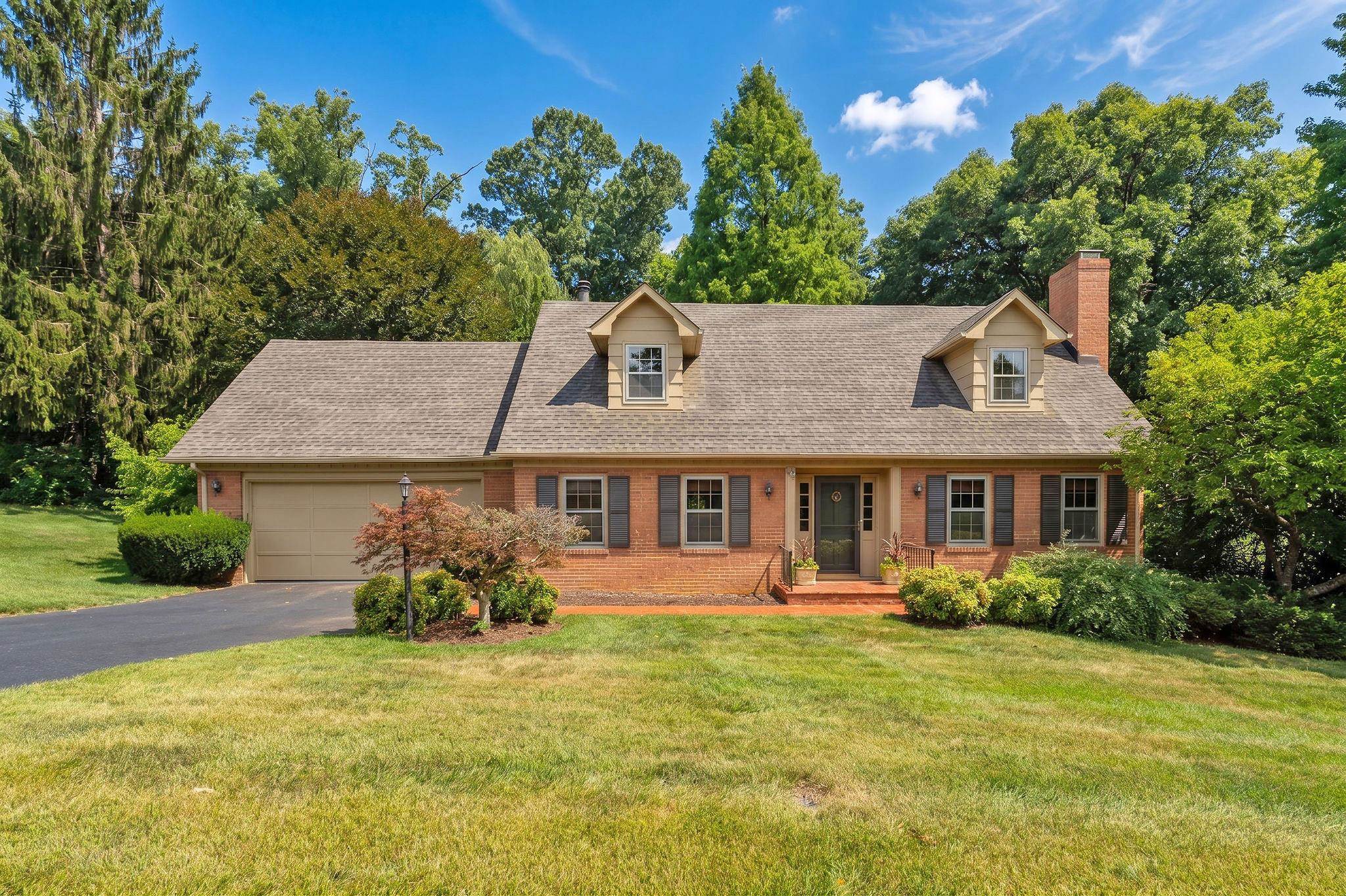 900 FAIRWAY DR