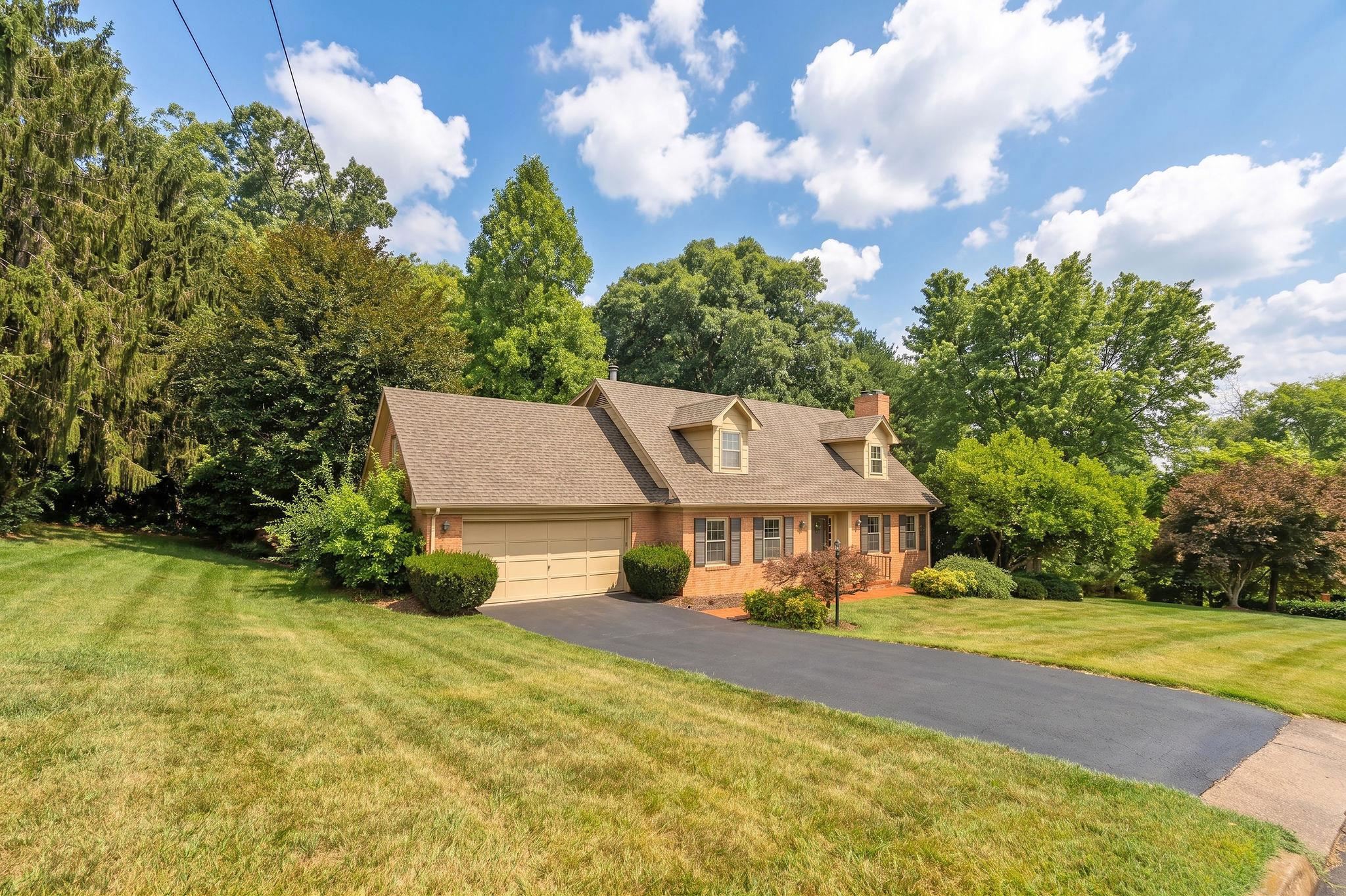 900 FAIRWAY DR
