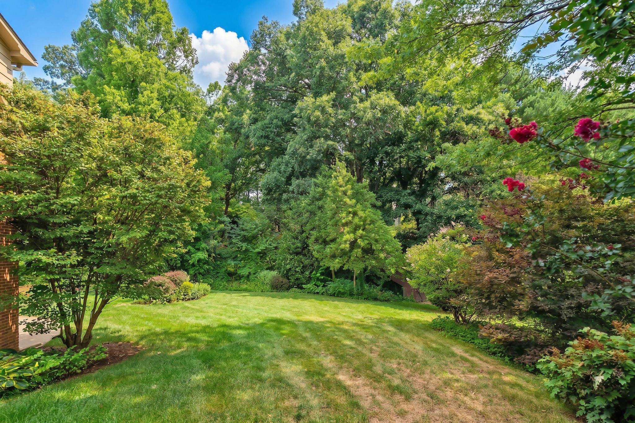 900 FAIRWAY DR