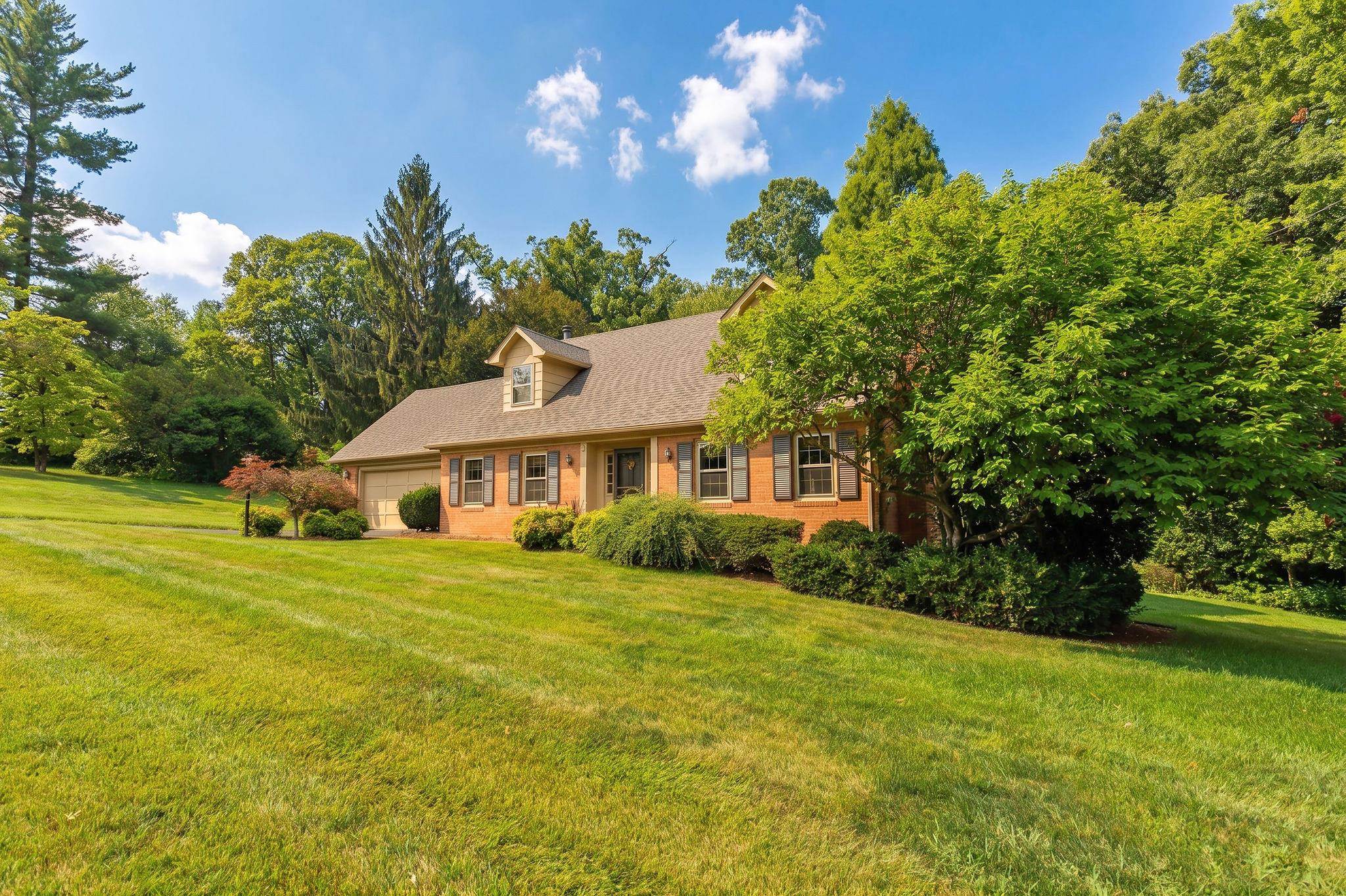 900 FAIRWAY DR