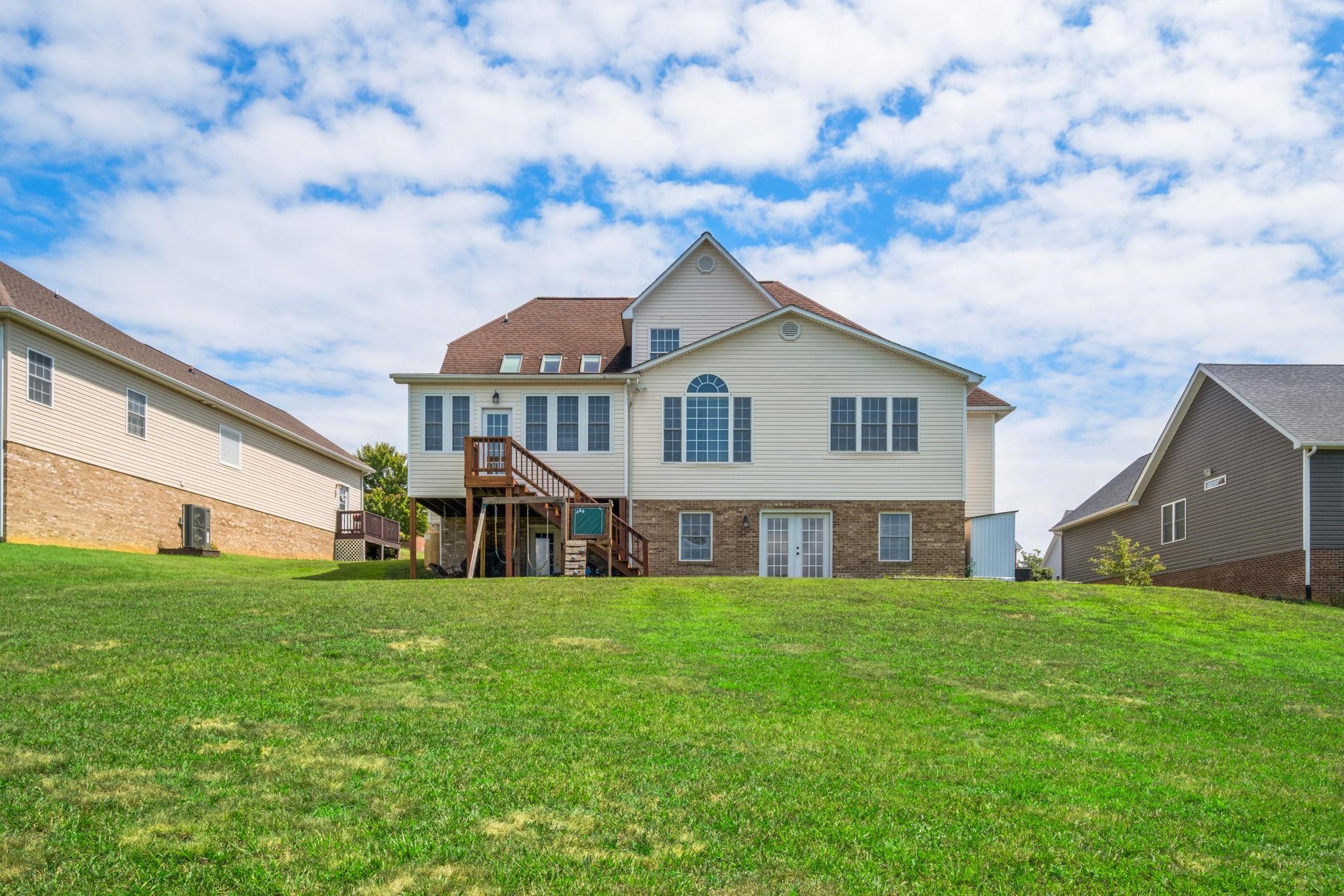 125 SHAWN CIR