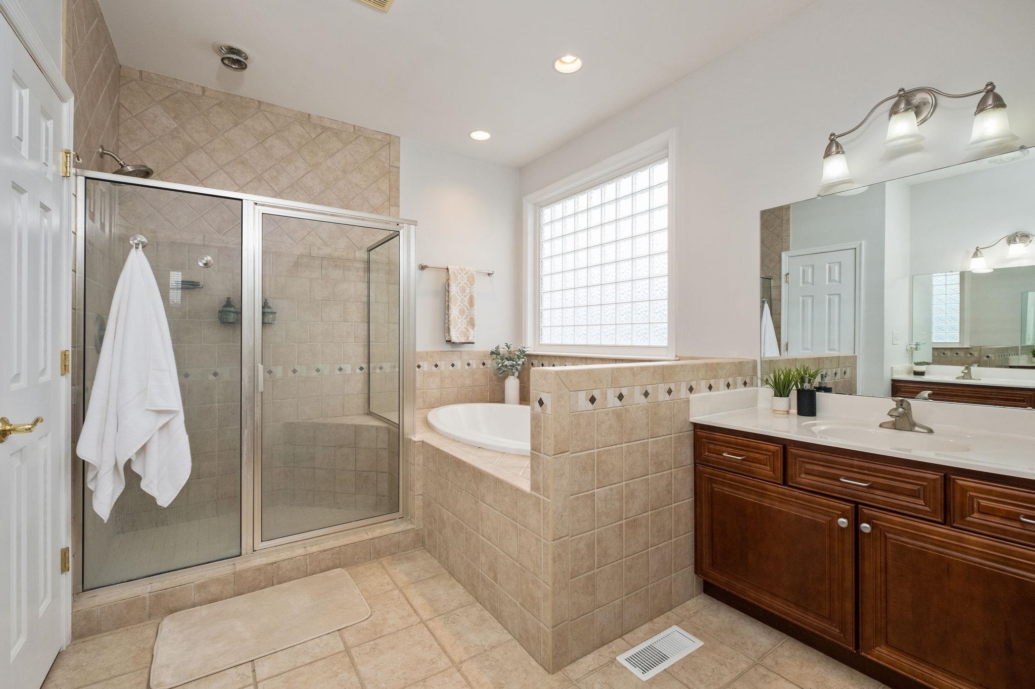 125 SHAWN CIR