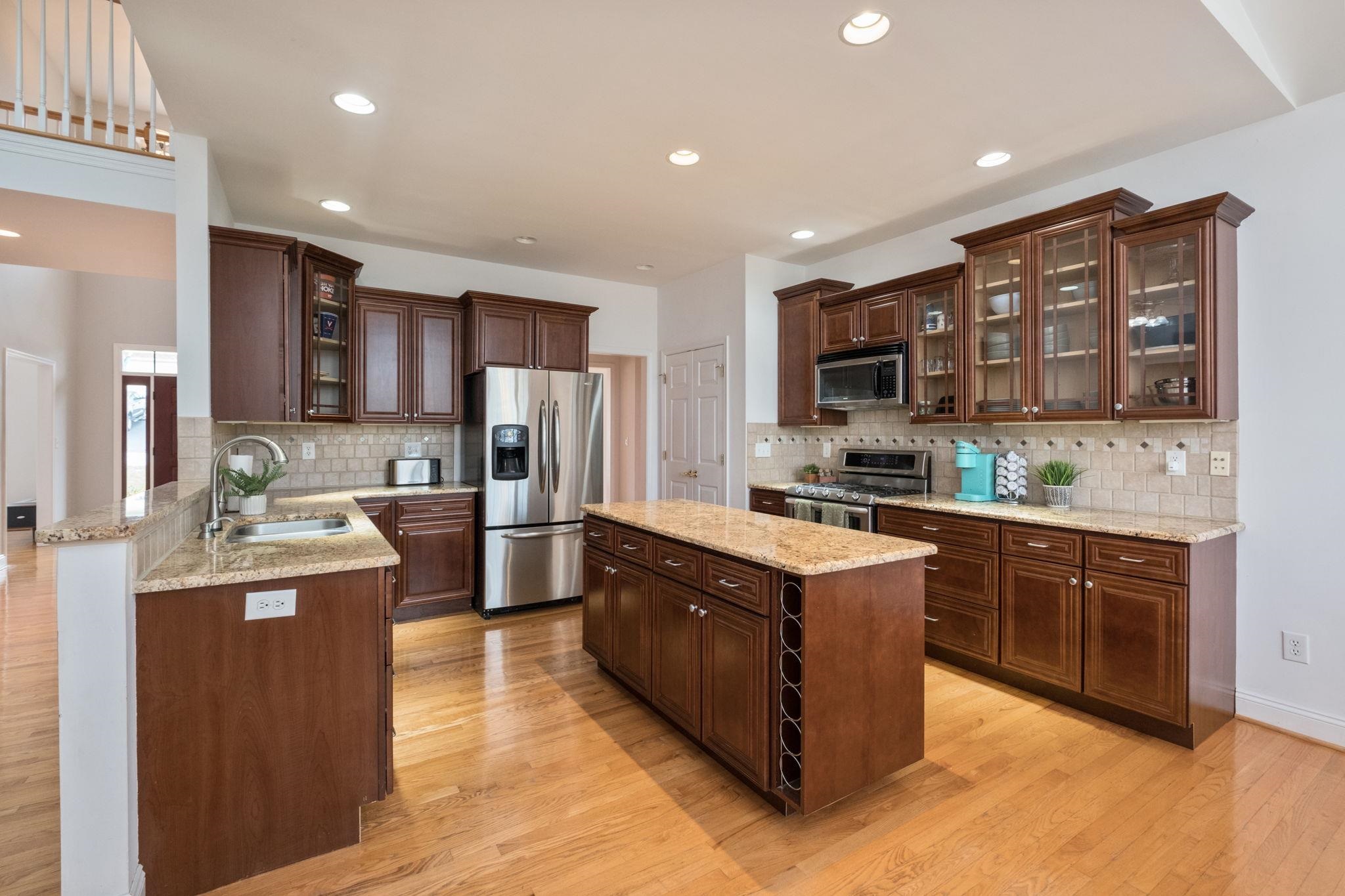 125 SHAWN CIR