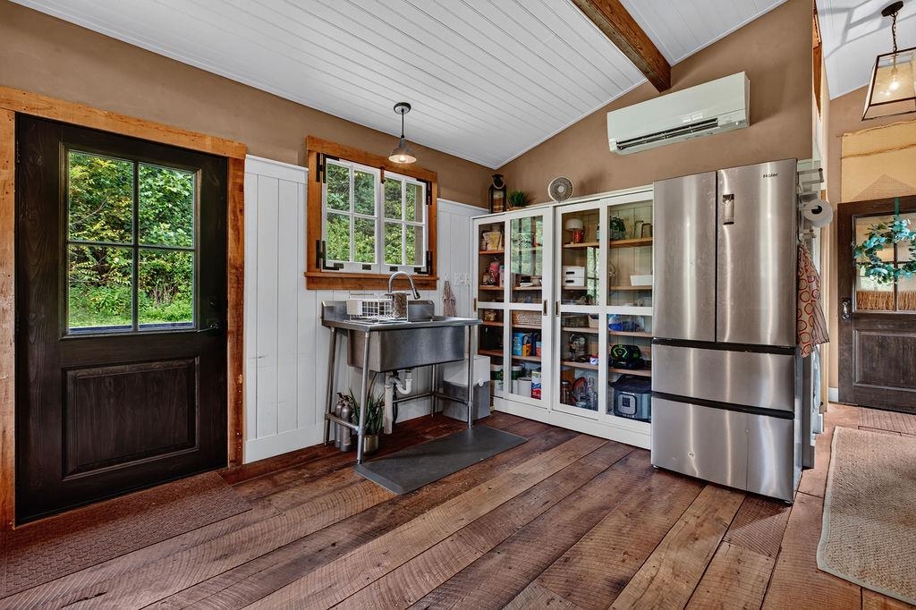 47 ROOSTER RIDGE RD