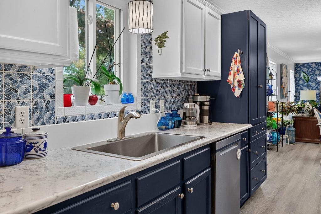 52 CLOVERDALE LN