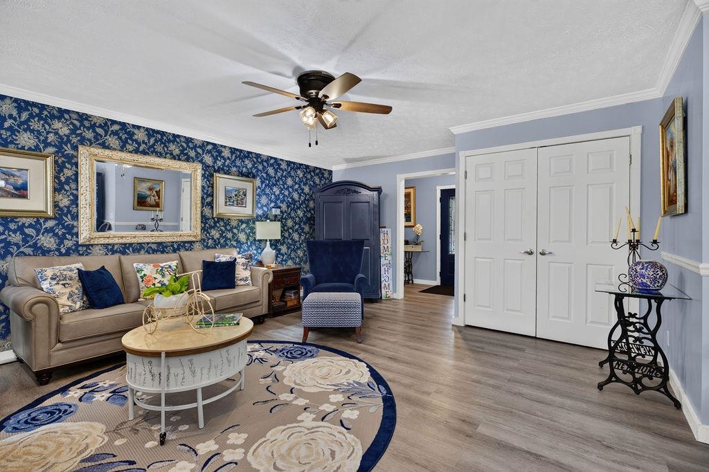 52 CLOVERDALE LN