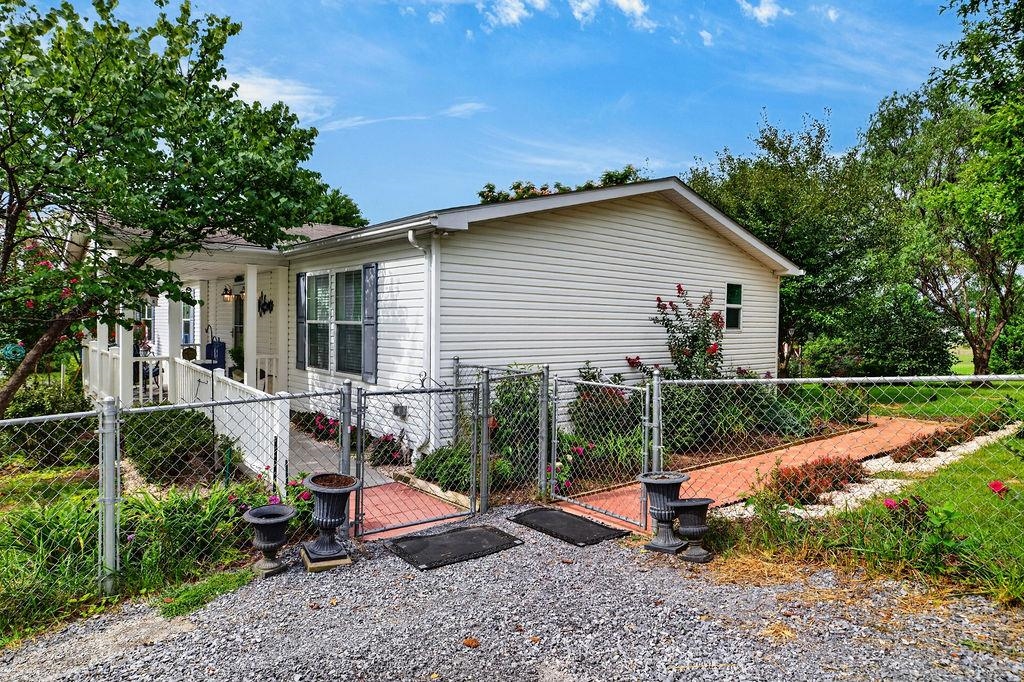 52 CLOVERDALE LN
